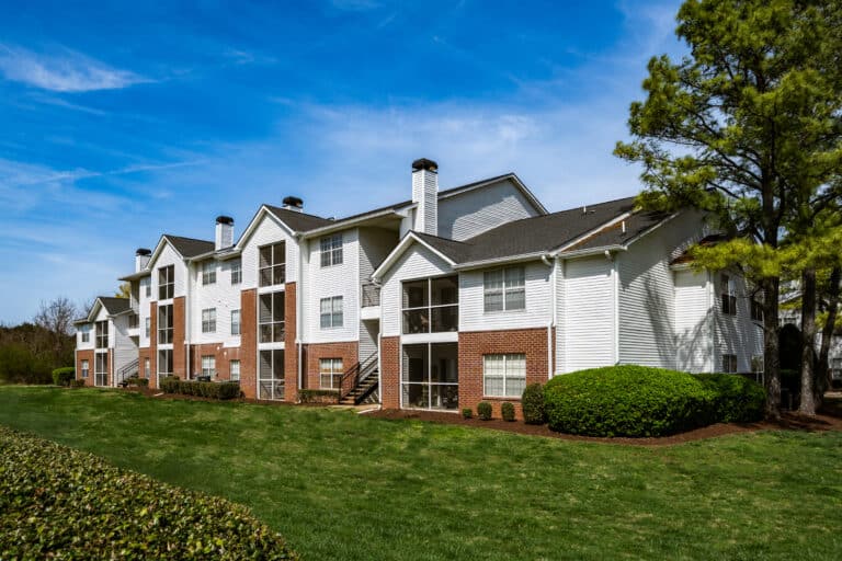 The Reserve at Harper's Point apartments exterior building.