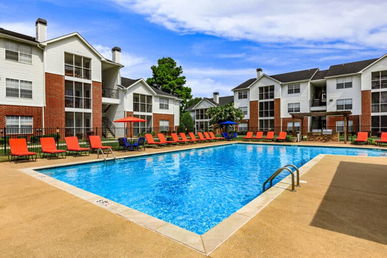 The Reserve at Harper's Point apartments swimming pool during the day.